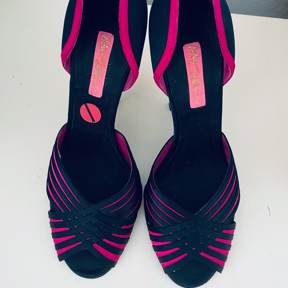 💗Beautiful Betsey Johnson sandals💗